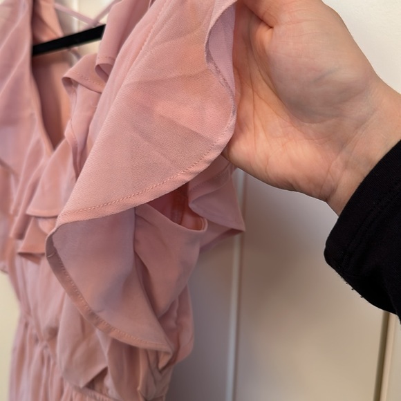 Blush flutter sleeve dress - Picture 3 of 3